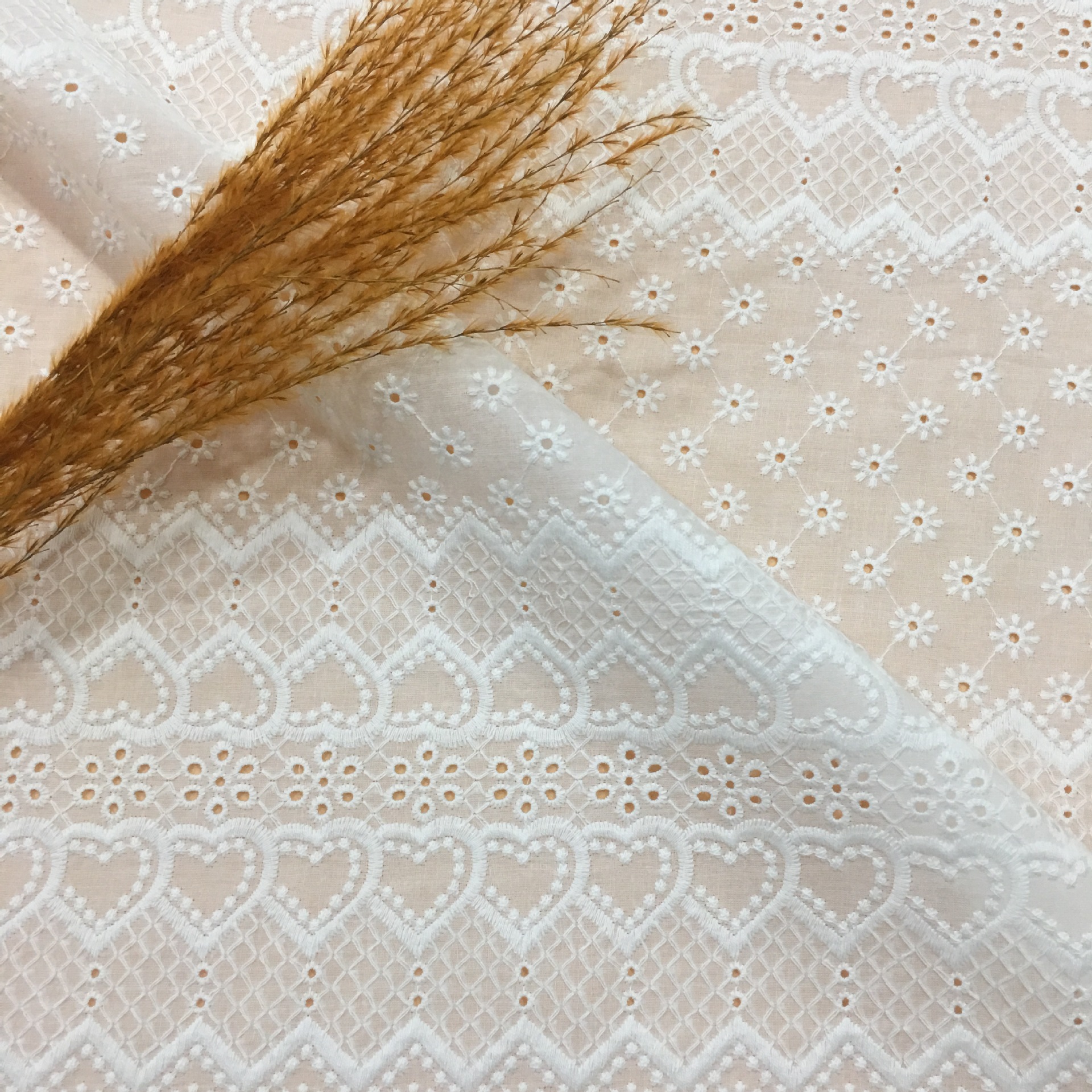 130cm Wide Thin Loving Design  - Sewing Eyelet Fabric recension och pris