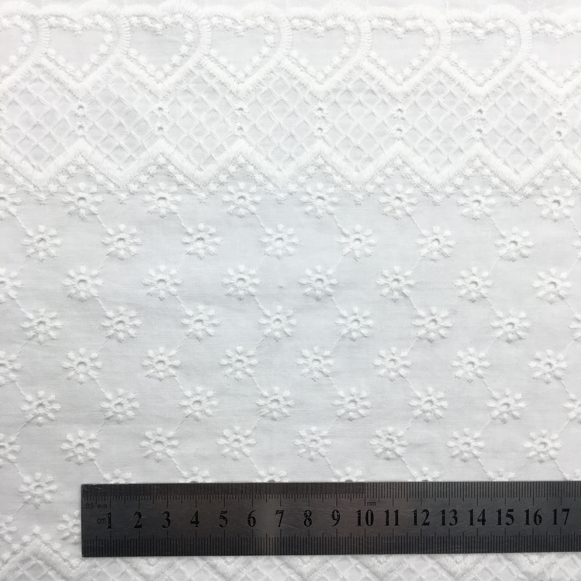 130cm Wide Thin Loving Design  - Sewing Eyelet Fabric recension och pris